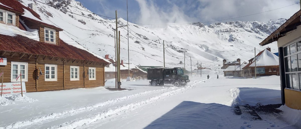 MATIPASCUALETTI's tweet photo. Imágenes de Las Cuevas, Mendoza, luego del temporal de nieve https://t.co/iSBYnwGAYp