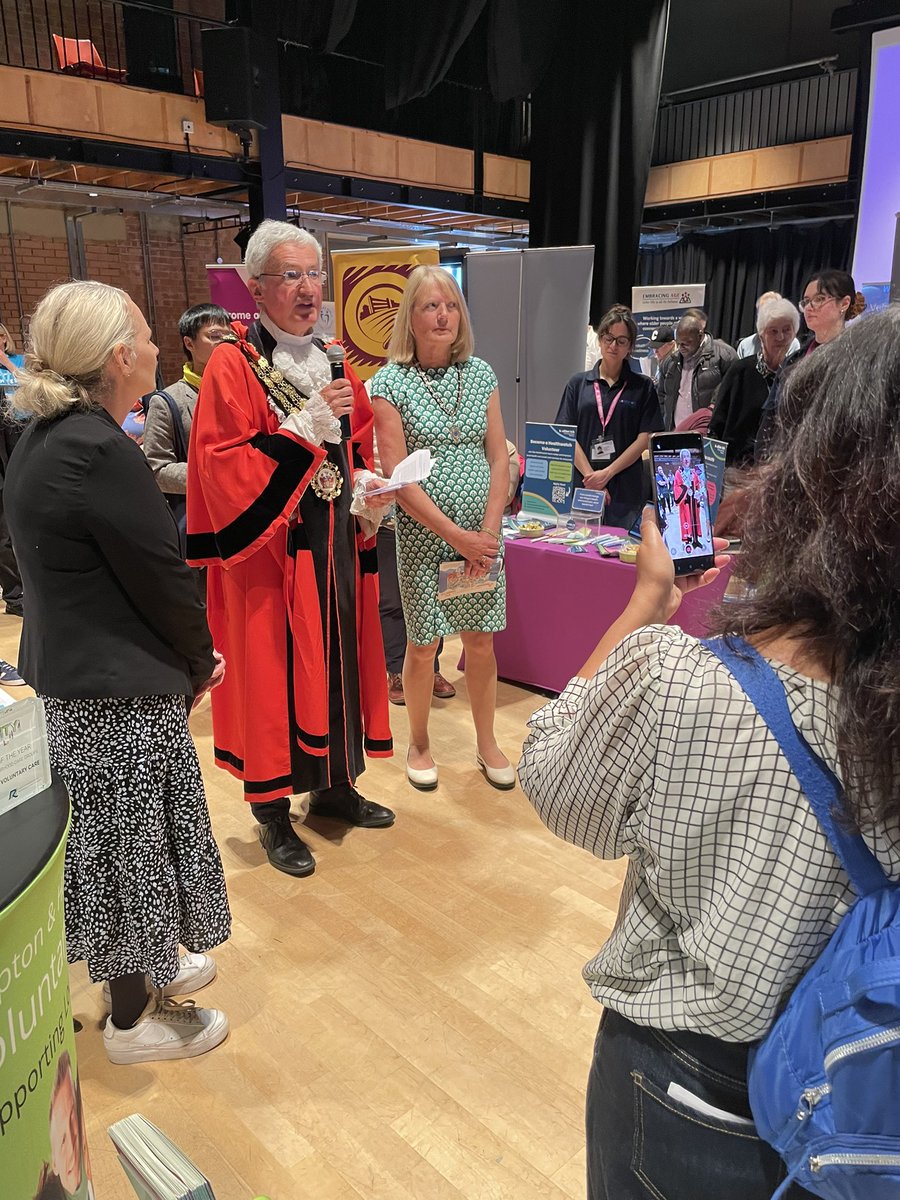 GCC_HamptonHill's tweet photo. Great event and really wonderful meeting so many potentially nee volunteers. Thank you @RCVS_Richmond for organising, really value the support you give to the voluntary sector in Richmond upon Thames @RichmondComLink https://t.co/brp4jFbCJj