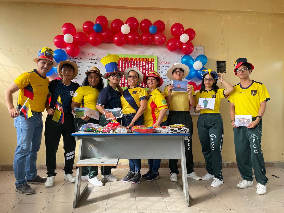 UEFCamposCoello's tweet photo. Gran celebración cívica de la gloriosa Batalla del Pichincha en la UEF Dr. Francisco Campos Coello @Educacion_Ec https://t.co/ftE26h0Lpk