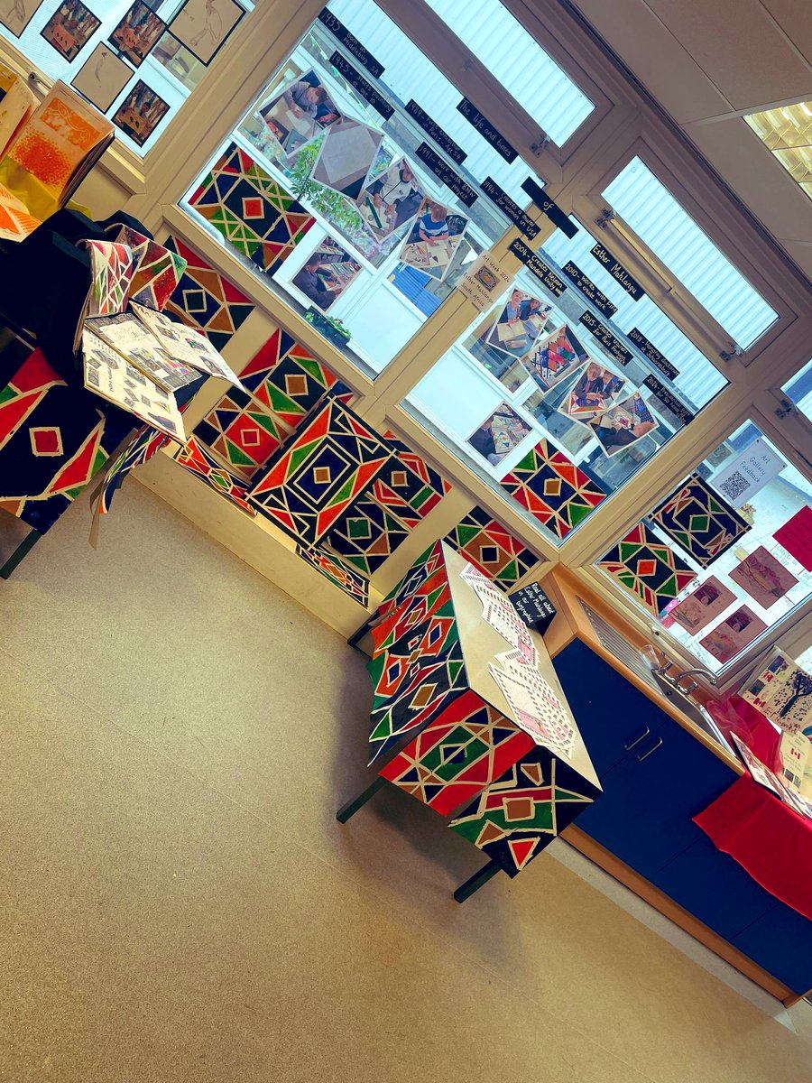 Our Art 🖼️ gallery is ready for opening tomorrow 😃🤩 @artworksedu thank you ☺️ All linked to countries around the 🌍 @Artsmarkaward @ace_national @dalmain_art @PaulCarneyArts @GomersalArt @CecilGreenArts @ace__london @WeAreBDAT @bradford2025 @ImpGalleryPhoto @BradfordMuseums