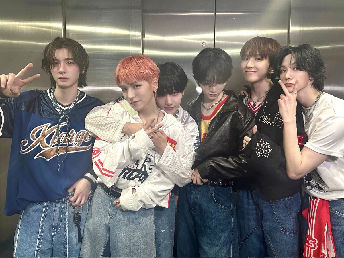 wosnhak's tweet photo. ᯓ ᡣ𐭩 What a night to remember! We just finished performing our new song "Earth, Wind, and Fire" at M Countdown, and I’m still buzzing with excitement! massive shoutout to our incredible leader, Jaehyun, who totally killed it as the MC! https://t.co/HlmTOQKlYA