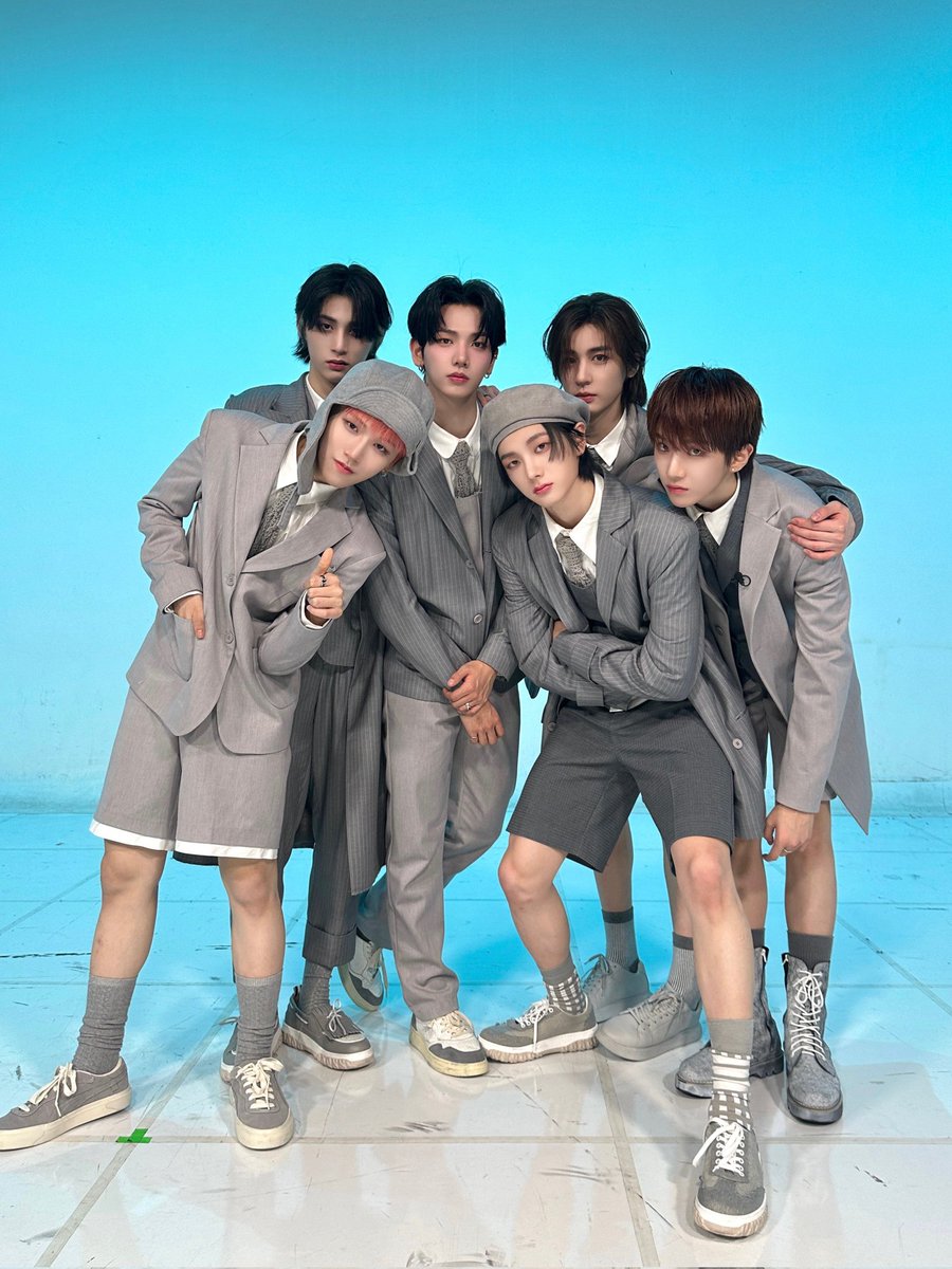 wosnhak's tweet photo. ᯓ ᡣ𐭩 What a night to remember! We just finished performing our new song "Earth, Wind, and Fire" at M Countdown, and I’m still buzzing with excitement! massive shoutout to our incredible leader, Jaehyun, who totally killed it as the MC! https://t.co/HlmTOQKlYA