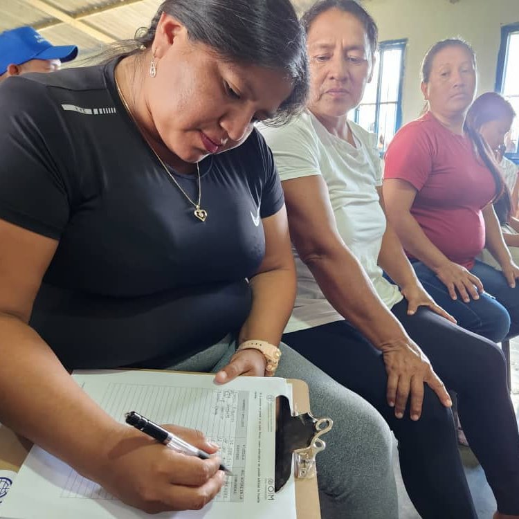 FAO_Venezuela's tweet photo. Las comunidades de Kumarakapai y San Ignacio, estado Bolívar, aprobaron el Consentimiento, Libre, Previo e Informado #CLPI para la ejecución del proyecto que permitirá proteger a las mujeres indígenas y sus familias a través de la mejora de la #SeguridadAlimentaria
#UnaVidaMejor https://t.co/dnSN8ThVzZ