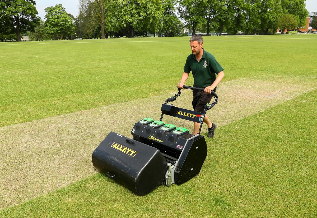 AllettMowers's tweet photo. Key Features:
π 82V Battery System: No engine, quiet operation and eco-friendly with no harmful emissions.
π Interchangeable Cartridges: Scarify, rake, aerate, brush, verti-cut and mow with ease.
π 34'' cutting width, adjustable height (8mm-55mm) and strong striping #C34E https://t.co/jTitpiQNBv