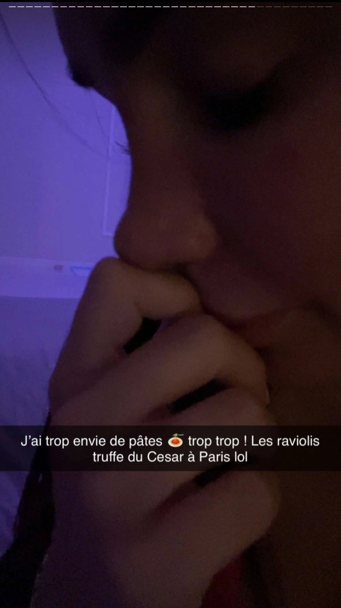 #millajasmine tu me sors des trous de balle!! A peine rentrée déjà elle refourgue le gosse a la nanny,e elle fait genre de profil tu veux prouver koï o juste ta vieille gueule de trepaner dépassé retourner o tapin ya que les vieux degeu ki ve2toi! Tapin va