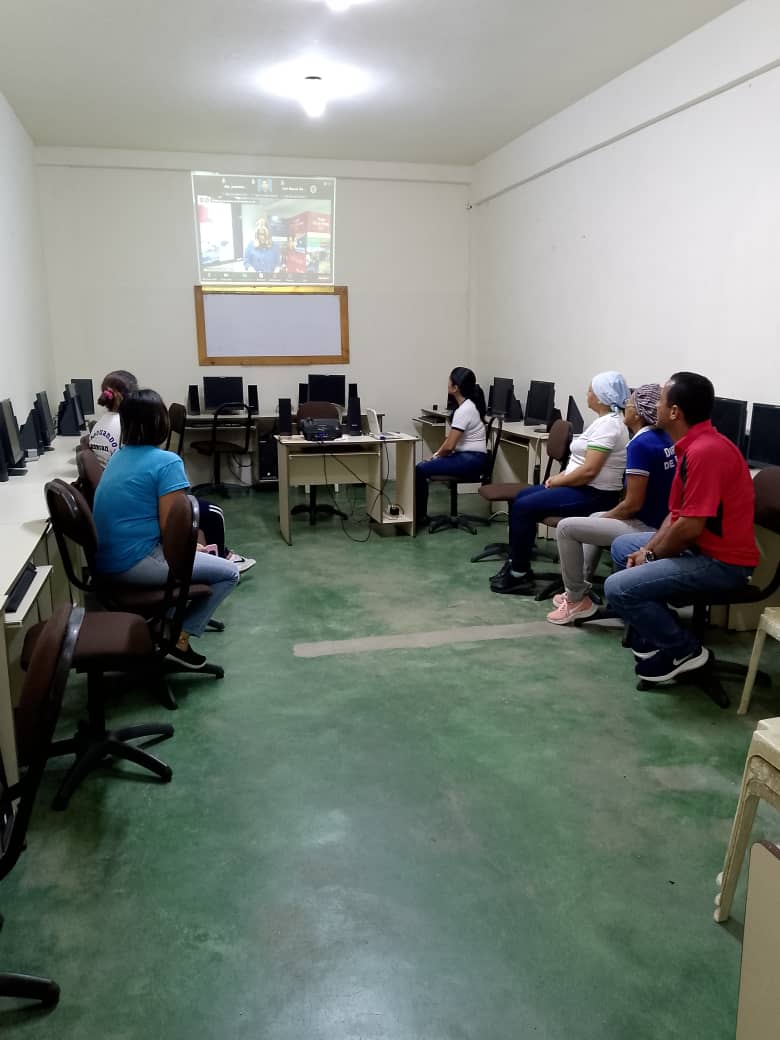 LiceoUrrecheaga's tweet photo. Curso en Linea "Democracia y Comunicaciones, en la hegemonía de las redes",  Desde nuestro CBIT "Rafael María Urrecheaga".
#TrujilloVanguardiaEducativa
#MPPEducacion 
#MPPE https://t.co/7f2NwiVDpt