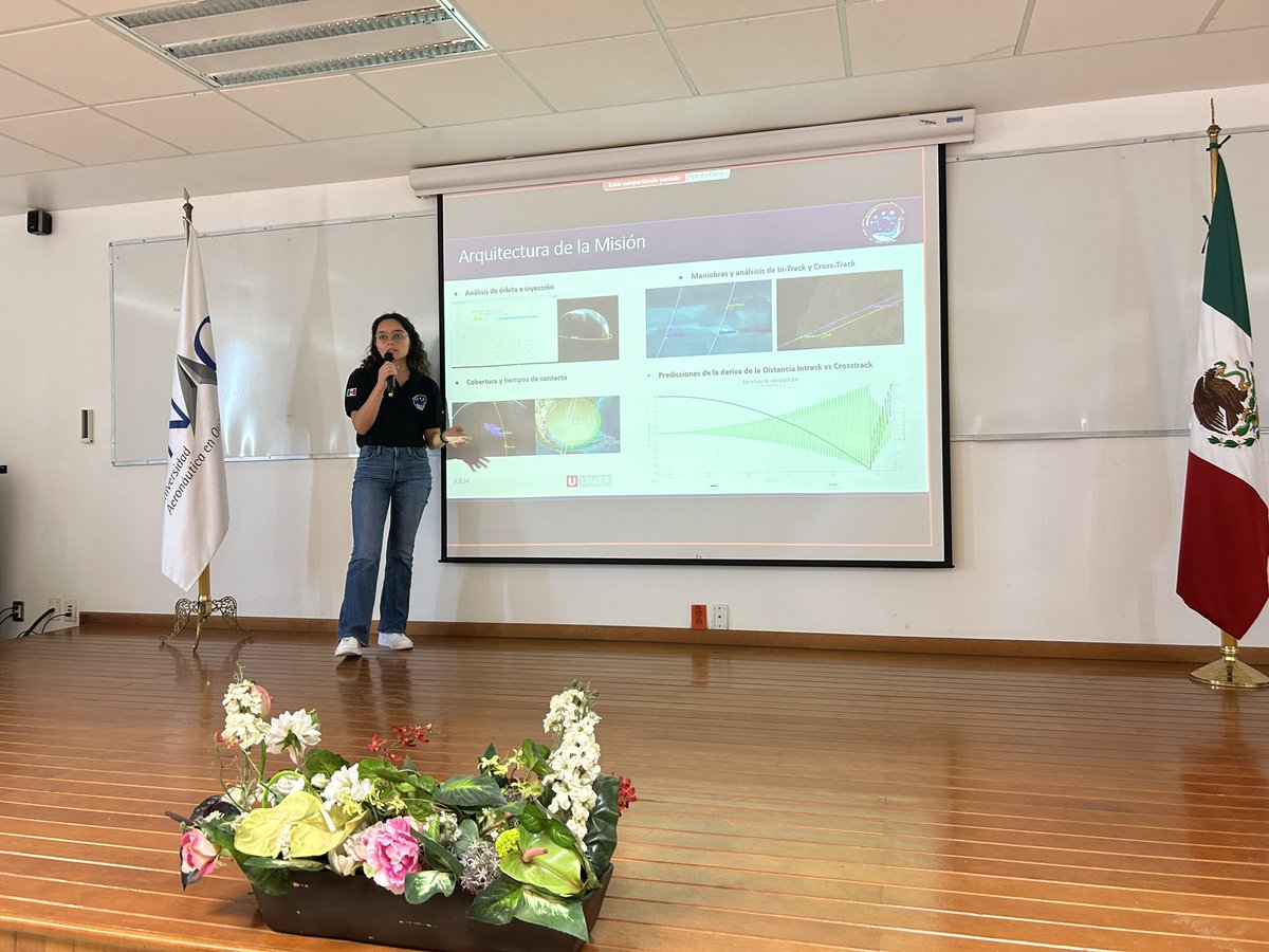 KarlozDuarte's tweet photo. Muy contento de constatar la participación de estudiantes en el
desarrollo del proyecto #ConstelaciónAztechSat 

Esto es muy alentador, ya que garantiza la continuidad del desarrollo espacial en México https://t.co/Esy6Sl2LXP