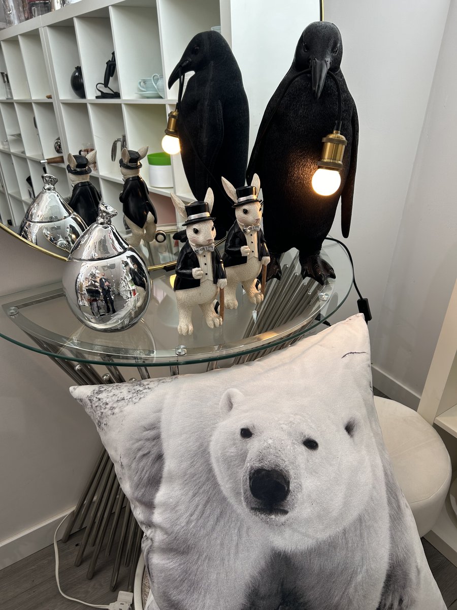 Blingblingified's tweet photo. Rabbits and Penquins and Bears...Oh My!
Rabbits: $35
Penquin Lamp: $280
Polar Bear Pillow: $80
Metal Balloon: $50  Metal/Glass Sidetable: $700 https://t.co/PApSum1Rky
