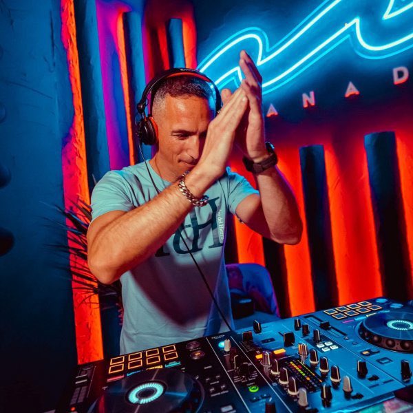 groovy_riddim's tweet photo. 🎵📄Check the new @traxsource’s DJ Chart of @NarfZayd! 

✔️He includes 'Sahara Diamonds' by #StefanThomas.

https://t.co/qi3N7FfGMd https://t.co/DqUh8DVlFH