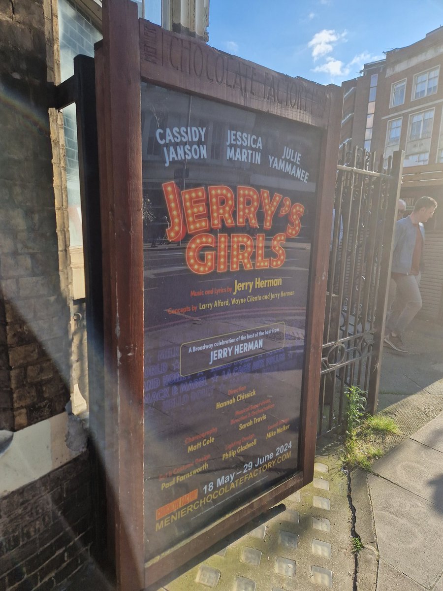 Tonight's viewing - at @MenChocFactory to check out 'Jerry's Girls'. Excited to hear some classic songs performed by a sensational cast! Look out for my review on the website tomorrow - and don't forget to enter my competition to win a pair of tickets for this show.