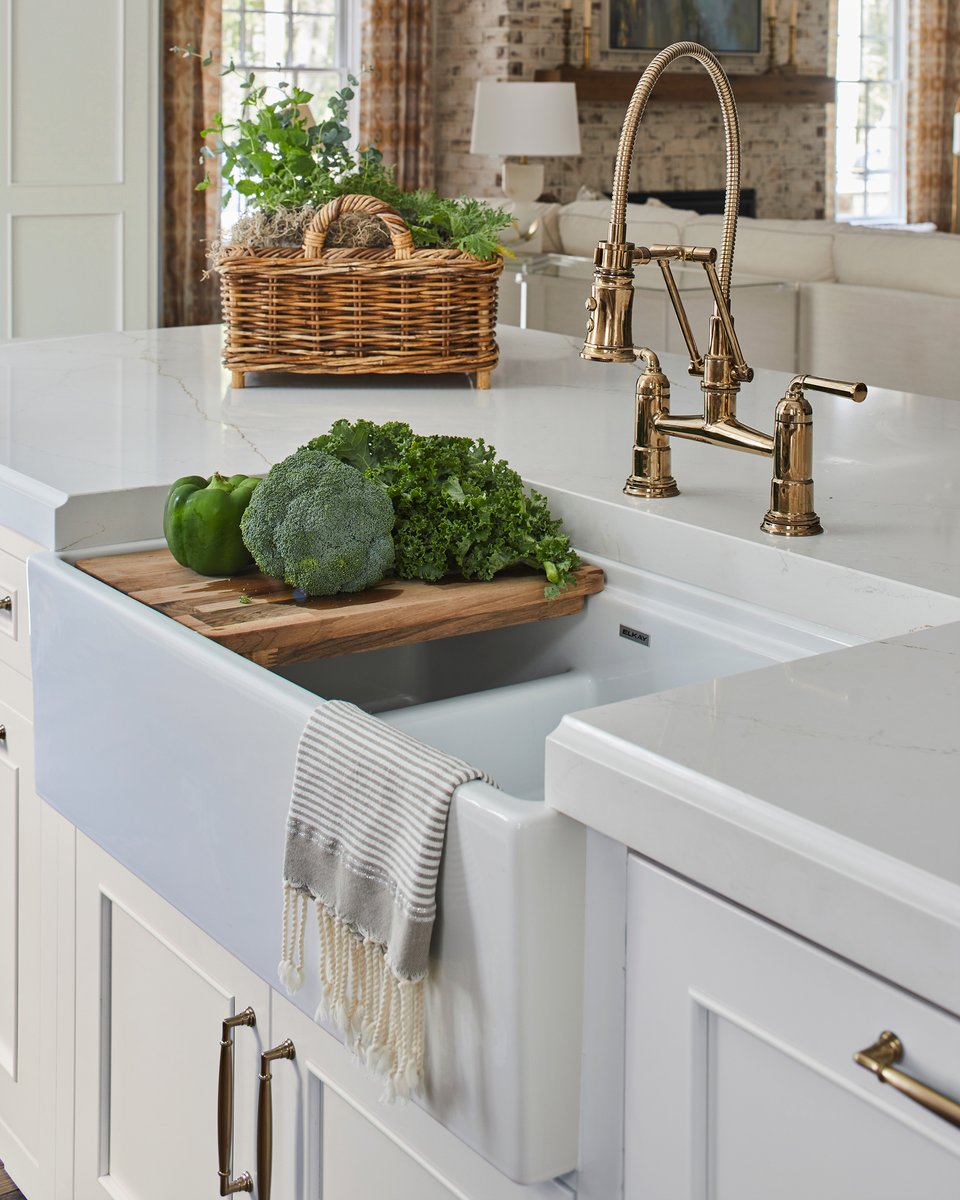 Curious about farmhouse style? Tell us which design elements you think capture the rustic charm of a farmhouse kitchen! #wellborncabinet #design #cabinet #kitchencabinet #farmhouse