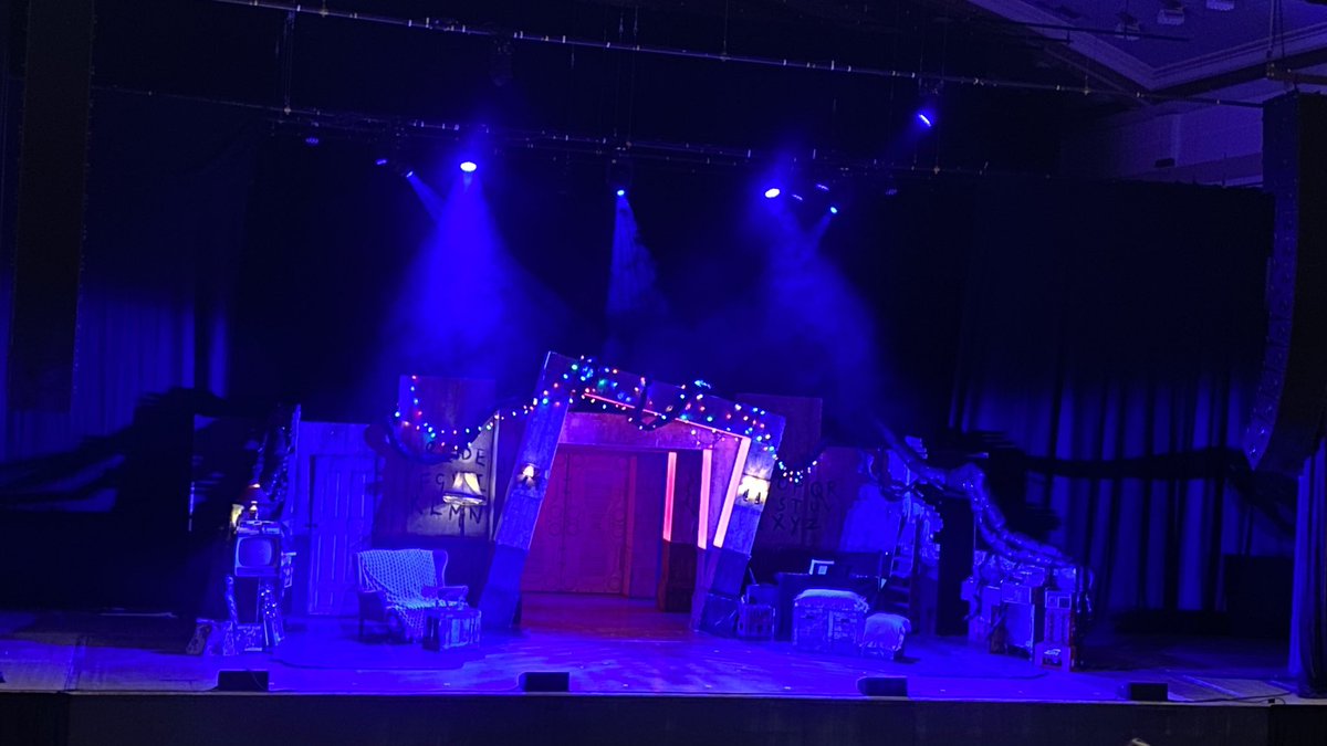 CreativeCatFX's tweet photo. It’s showtime! #StrangerSings https://t.co/vZ8zFo2ioa