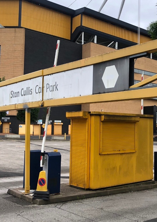 SmokefreeWolf's tweet photo. This is the state of Molineux (our home) this evening. The very same day @Wolves announced huge s.ticket price hikes. It’s shabby; dirty and shows zero sign of even basic maintenance. Shameful. @NathanJudah @TalkingWolves @LiamKeen_Star @Fosun_Intl @SteveMadeley78 @wolvesfancast https://t.co/KeWGt9pb8D