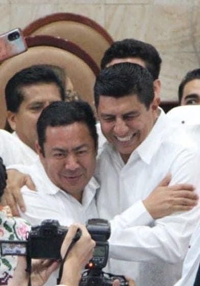 LagarrapataS22's tweet photo. Con movilizaciones la subsección 07 del Sindicato de @SSO_GobOax le asestan un golpe a Omar López Sánchez líder de la Sección 35 del @CEN_SNTSA, destituye a director del Hospital Civil Dr. Aurelio Valdivieso, este junto con López Sánchez a espaldas d las bases hacían su venta https://t.co/HKtG4bTaGx