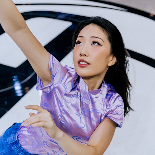 Dance_Magazine's tweet photo. #PlacesPlease: Hayoung Roh is co-caption for the @Brooklynettes, the official dance team for the @BrooklynNets. 🏀
Learn more about Roh and her effervescent dancing: https://t.co/ncjpd0D6pQ 🔥
📸: By Tess Mayer
#hayoungroh #brooklynettes #brooklynnets #danceteam https://t.co/kc5qHTA31P