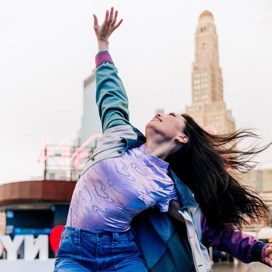 Dance_Magazine's tweet photo. #PlacesPlease: Hayoung Roh is co-caption for the @Brooklynettes, the official dance team for the @BrooklynNets. 🏀
Learn more about Roh and her effervescent dancing: https://t.co/ncjpd0D6pQ 🔥
📸: By Tess Mayer
#hayoungroh #brooklynettes #brooklynnets #danceteam https://t.co/kc5qHTA31P