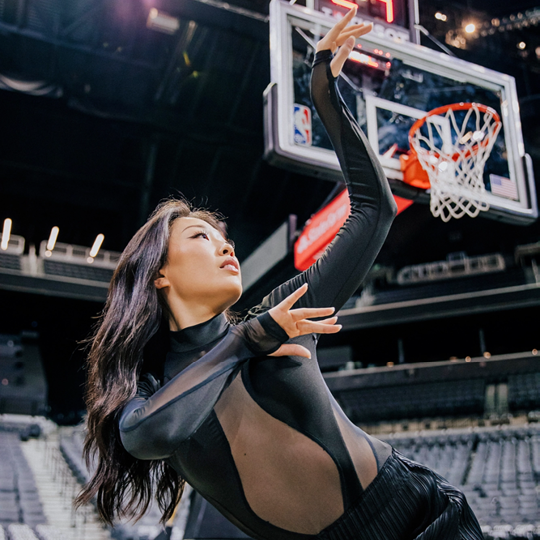 Dance_Magazine's tweet photo. #PlacesPlease: Hayoung Roh is co-caption for the @Brooklynettes, the official dance team for the @BrooklynNets. 🏀
Learn more about Roh and her effervescent dancing: https://t.co/ncjpd0D6pQ 🔥
📸: By Tess Mayer
#hayoungroh #brooklynettes #brooklynnets #danceteam https://t.co/kc5qHTA31P