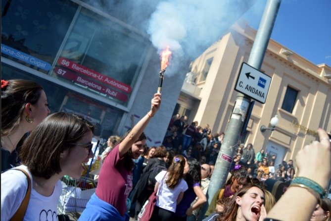 Una de les coses més entretingudes de #8MilMotius ha estat desemmascarar la hipocresia dels <a href="/FGC/">FGC</a>, per culpa de qui ens reclamen els 26000€ per l'acció

S'omplen la boca de feminisme i fan servir la Rosa Parks en una campanya, però persegueixen feministes