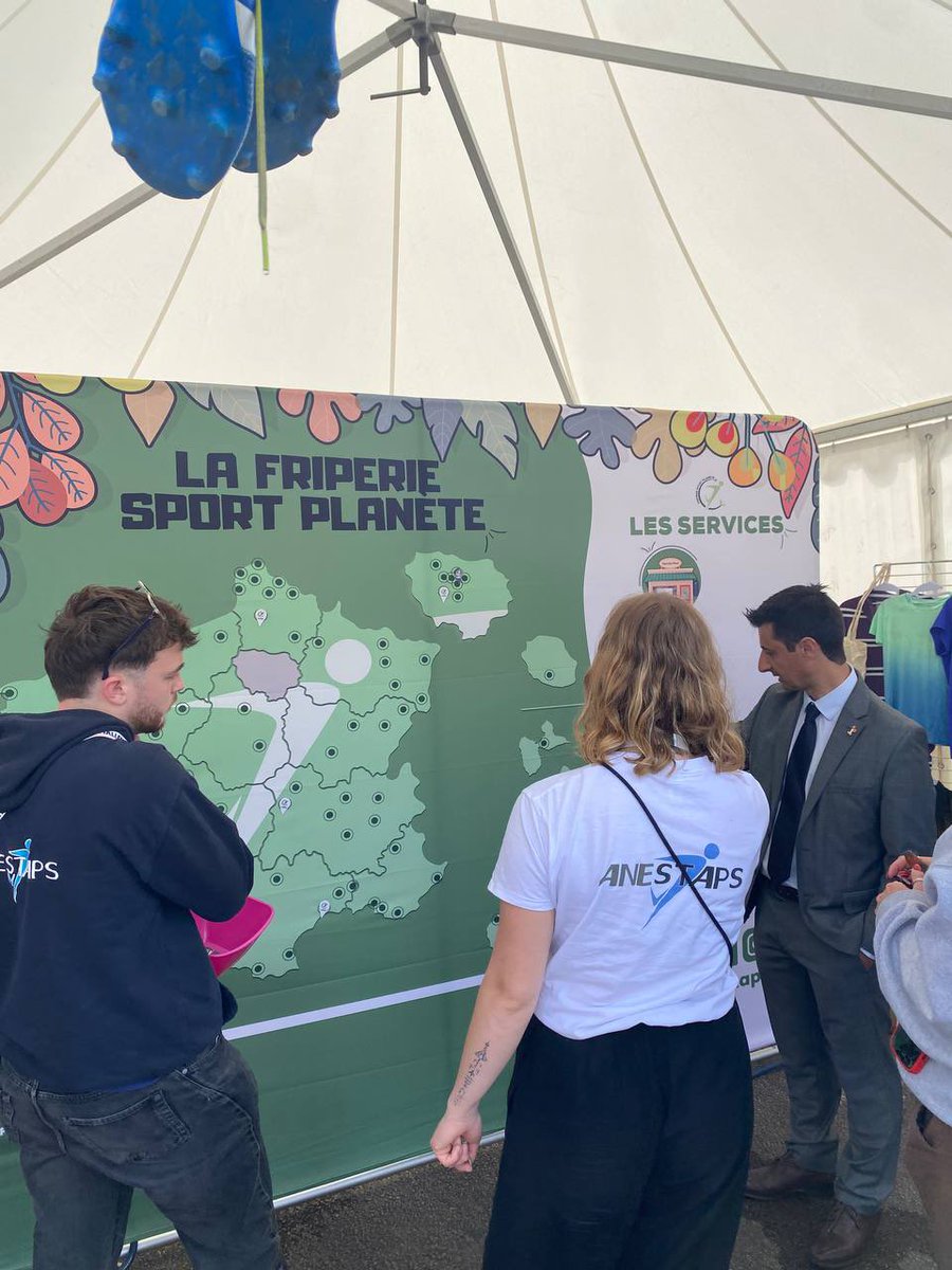 ANESTAPS's tweet image. [Challenge 2024]

L’ANESTAPS était présente sur le challenge 2024 à Vichy. 
Accompagnée par le @Bde_Staps_Clf , leur participation a permis une présentation de la Friperie Sport Planète🌍

L’ANESTAPS s’engage dans la promotion du sport pour tous depuis 25 ans et continuera !