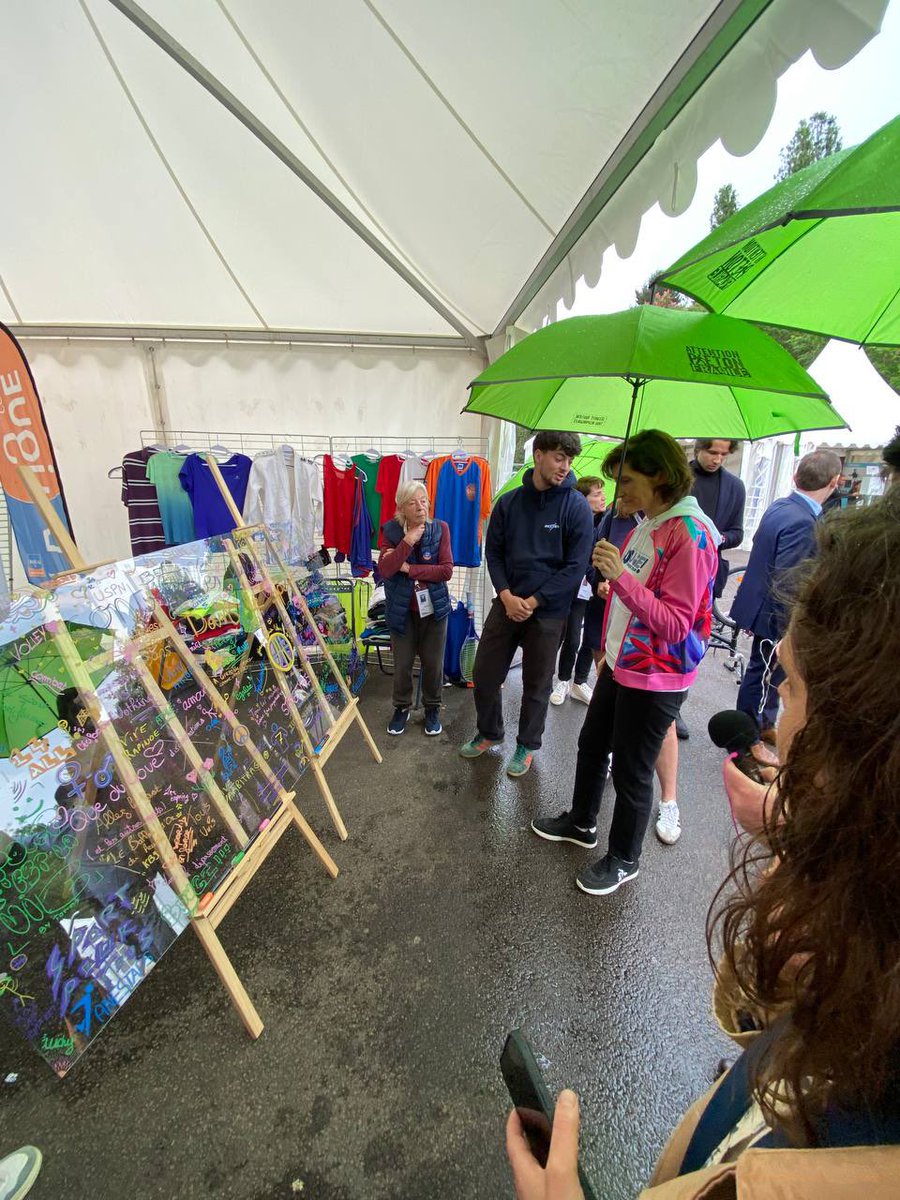 ANESTAPS's tweet image. [Challenge 2024]

L’ANESTAPS était présente sur le challenge 2024 à Vichy. 
Accompagnée par le @Bde_Staps_Clf , leur participation a permis une présentation de la Friperie Sport Planète🌍

L’ANESTAPS s’engage dans la promotion du sport pour tous depuis 25 ans et continuera !