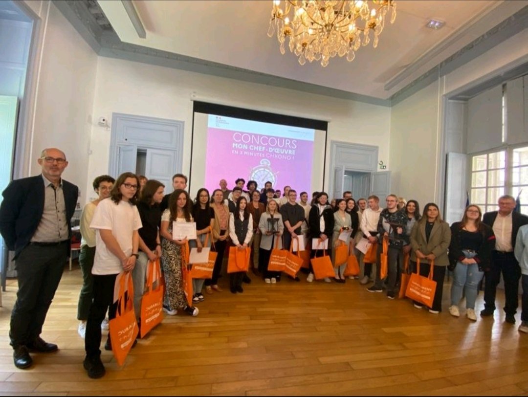 👏👏👏 à nos 2 élèves de Tmelec qui ont obtenu le prix du jury lors du concours Mon chef d'oeuvre en 3 minutes. 
C'est leur qualité d'éloquence qui a été récompensée par le jury composé du public présent lors de la prestation.
