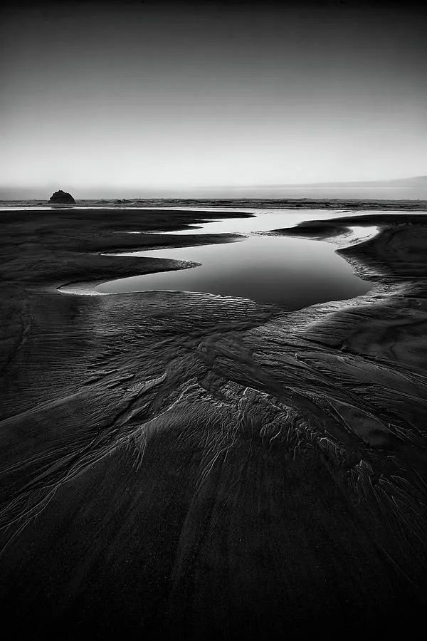 Photograph of a beach on the ORegon Coast. Click link for info and pricing buff.ly/4dtIQER #ocean #beach #oregon #oceanlovers #blackandwhite #artwork #life #blackandwhitephoto #picoftheday #photooftheday #art  #landscapephoto