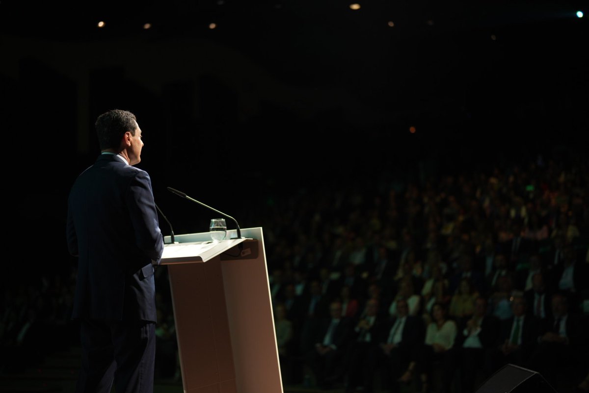 La ambición colectiva de Málaga por ser una de las ciudades con mejor futuro es un ejemplo a seguir para intentar convertir a #Andalucía en la primera economía de España. Gracias a la @opiniondemalaga por informar con honestidad. ¡Y feliz 25 aniversario! #25añosconLaOpinión