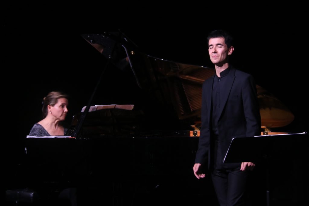 𝐊𝐚𝐧𝐭𝐮 𝐄𝐫𝐫𝐞𝐳𝐢𝐭𝐚𝐥𝐚 | 𝐗𝐗. 𝐌𝐮𝐬𝐢𝐤𝐚𝐥𝐝𝐢𝐚

𝐀𝐦𝐚𝐢𝐚 𝐙𝐢𝐩𝐢𝐭𝐫𝐢𝐚, 𝐩𝐢𝐚𝐧𝐨𝐚
𝐀𝐢𝐭𝐨𝐫 𝐆𝐚𝐫𝐢𝐭𝐚𝐧𝐨, 𝐭𝐞𝐧𝐨𝐫𝐫𝐚
𝟐𝟎𝟐𝟒-𝟎𝟓-𝟐𝟐

Plazer hutsa horrenbeste musika etxean egitea. Mila esker antolatzaileei, gerturatu zinatenoi!