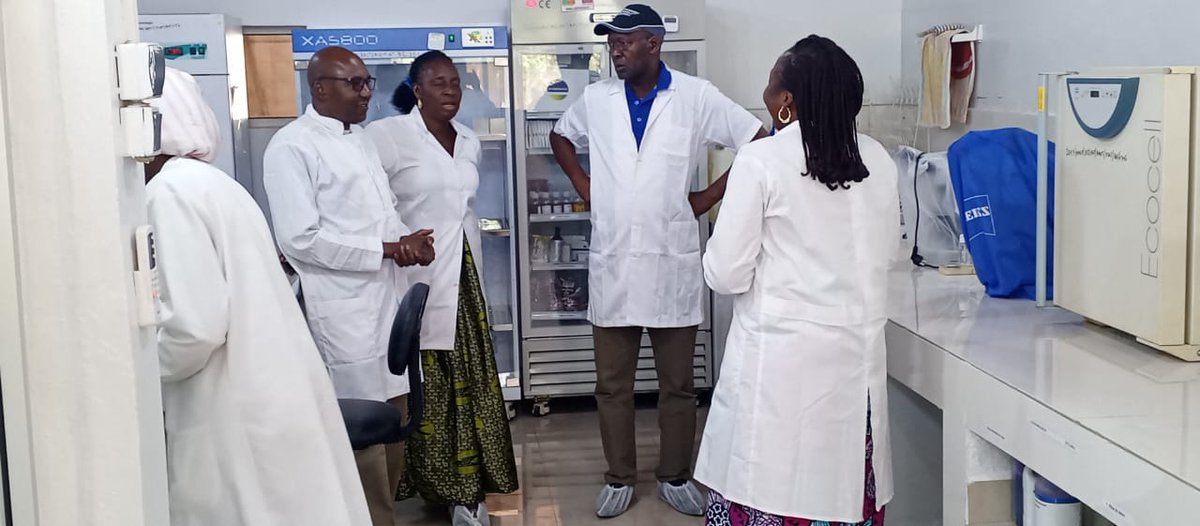 FAOBenin's tweet photo. #Sante_animale 🐶🐓
Le Représentant de la @FAOBenin @AngueIsaias a rendu visite ce 2⃣4⃣ mai , au Laboratoire de diagnostic vétérinaire et de sérosurveillance #LADISERO à Parakou.

#UneSeuleSanté
#FAO_ECTAD
#Securite_Sanitaire_Mondiale #GHS https://t.co/1Gx7T3PV9M