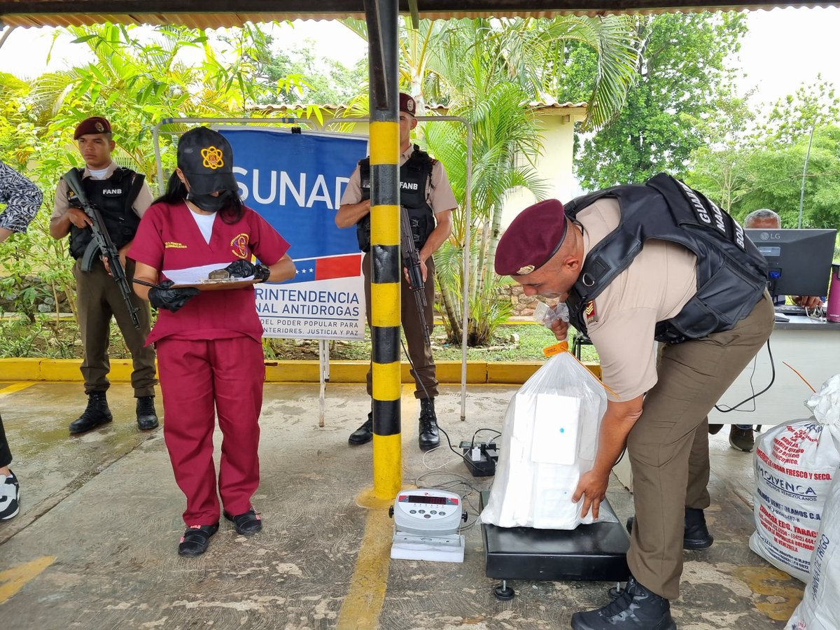 snantidrogas_ve's tweet photo. #Regionales  ||  LA SUNAD incineró 208,55 kilogramos de drogas en las inmediaciones de la 41 Brigada Blindada, en la Pquia. Naguanagua, Edo Carabobo.

Participaron: 

☑️ @SUNADCarabobo 

☑️@tsj_caraboboofic

☑️Ministerio Público 

☑️Destacamento 412 de la GNB

#CreoEnVenezuela https://t.co/fOuuB59W9V