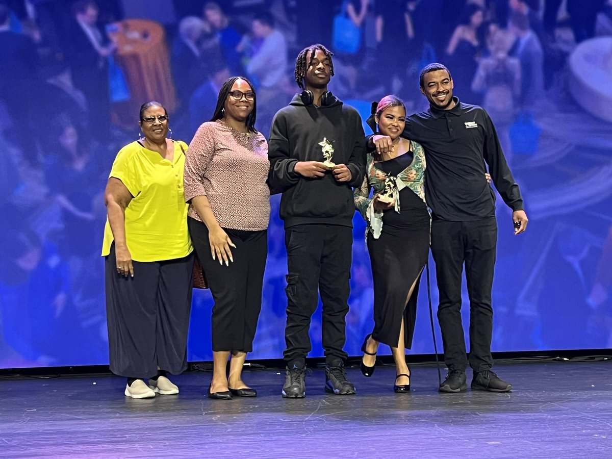 RooseveltCTE's tweet image. Last night at @CapTurnaround, our Business Management scholars had a great time at BUILDFest DC! Our young entrepreneurs were able to sell their products &amp;amp; participate in pitch challenges. One of our teams came in 3rd place. Congratulations! #BUILDFestDC