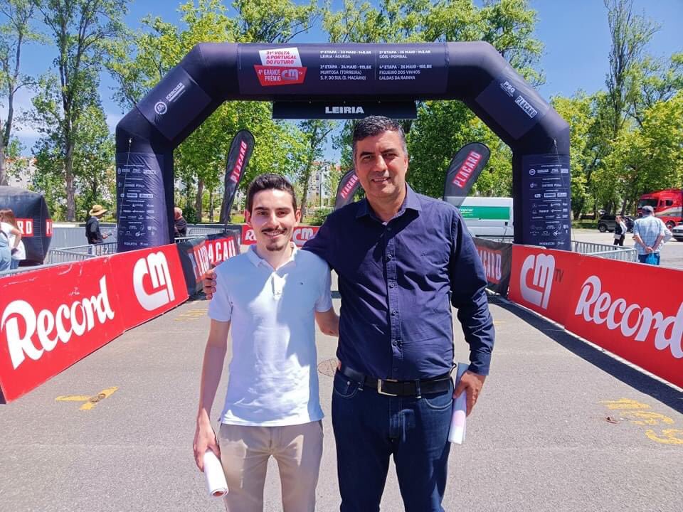 Andre_M_Dom's tweet photo. Hoje estive presente na Volta a Portugal do Futuro em Leiria para cortar a fita de partida para o arranque da 1ª etapa! Agradeço o convite, foi um prazer estar presente ainda para mais a começar na minha terra natal e é nostálgico também pois foi a mesma corrida que já ganhei!😊 https://t.co/HAj1Rc5sJx