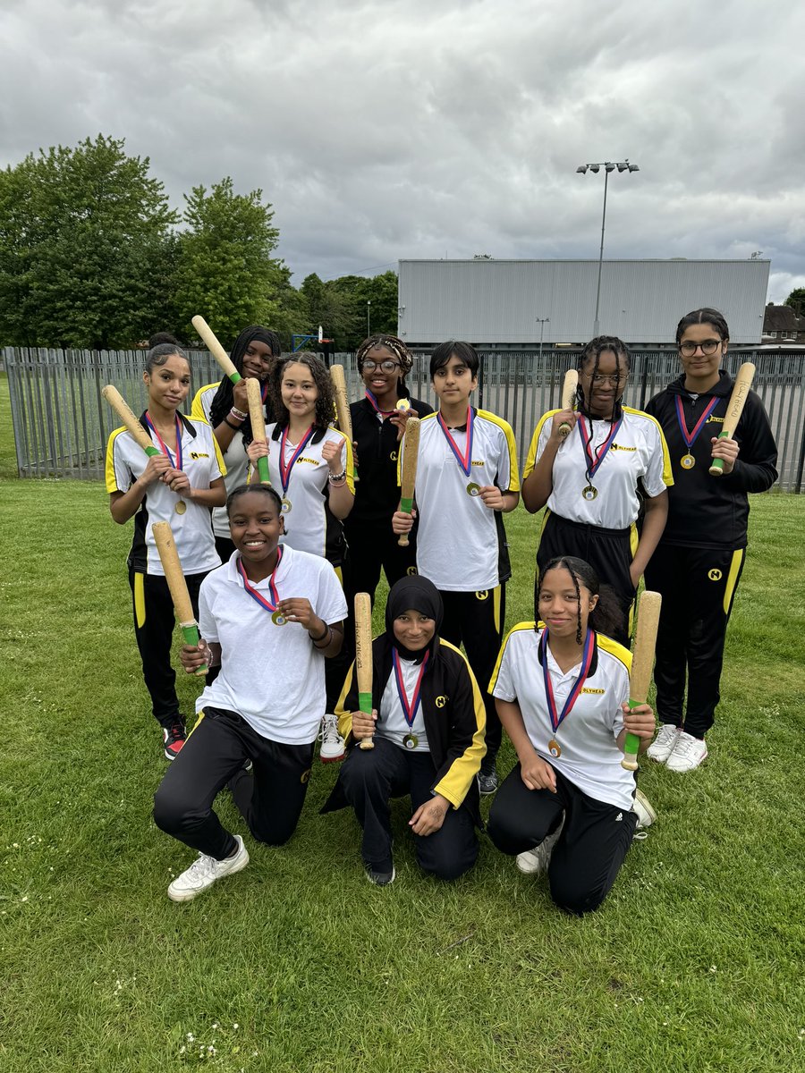 HolyheadPE's tweet photo. So proud of our year 8/9 Rounders Girls who won the Year 9 Aston Girls Rounders Tournament this afternoon! They won all their matches to smash it!! Well done ladies!! Super proud of you all!! ⚾️🏆🥇🎉 https://t.co/RjGO0A6N1u