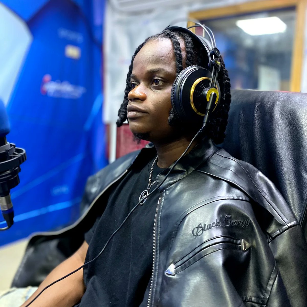 IFM923's tweet photo. Today | Lunchtime

Laey came on the show to share is amazing musical journey. 

#laey #nigerianmusician #naijamusic #afrobeats #music #lovecriminallaey #amapiano #musicvibes #singer #YourNo1FamilyRadio https://t.co/1s2AyYlepy