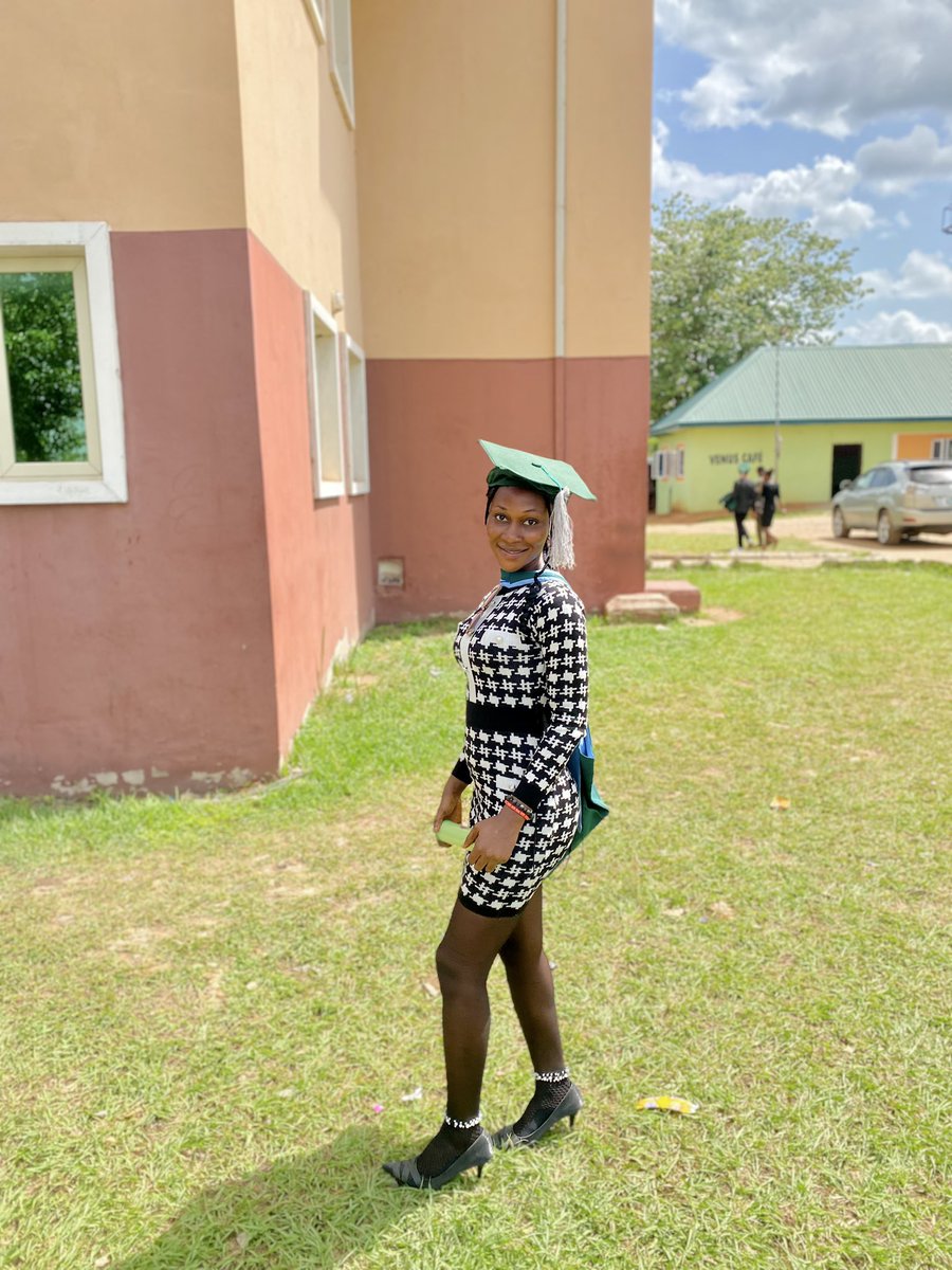 Iam_omaholuchi's tweet photo. Alex Ekwueme Federal University called for convocation but i pulled up as a fly girl 😊 to pick my second class upper (2:1) certificate with pride 

Prouda myself 🤩

Congratulations to all class of 2021 https://t.co/8IyhsaJh7T