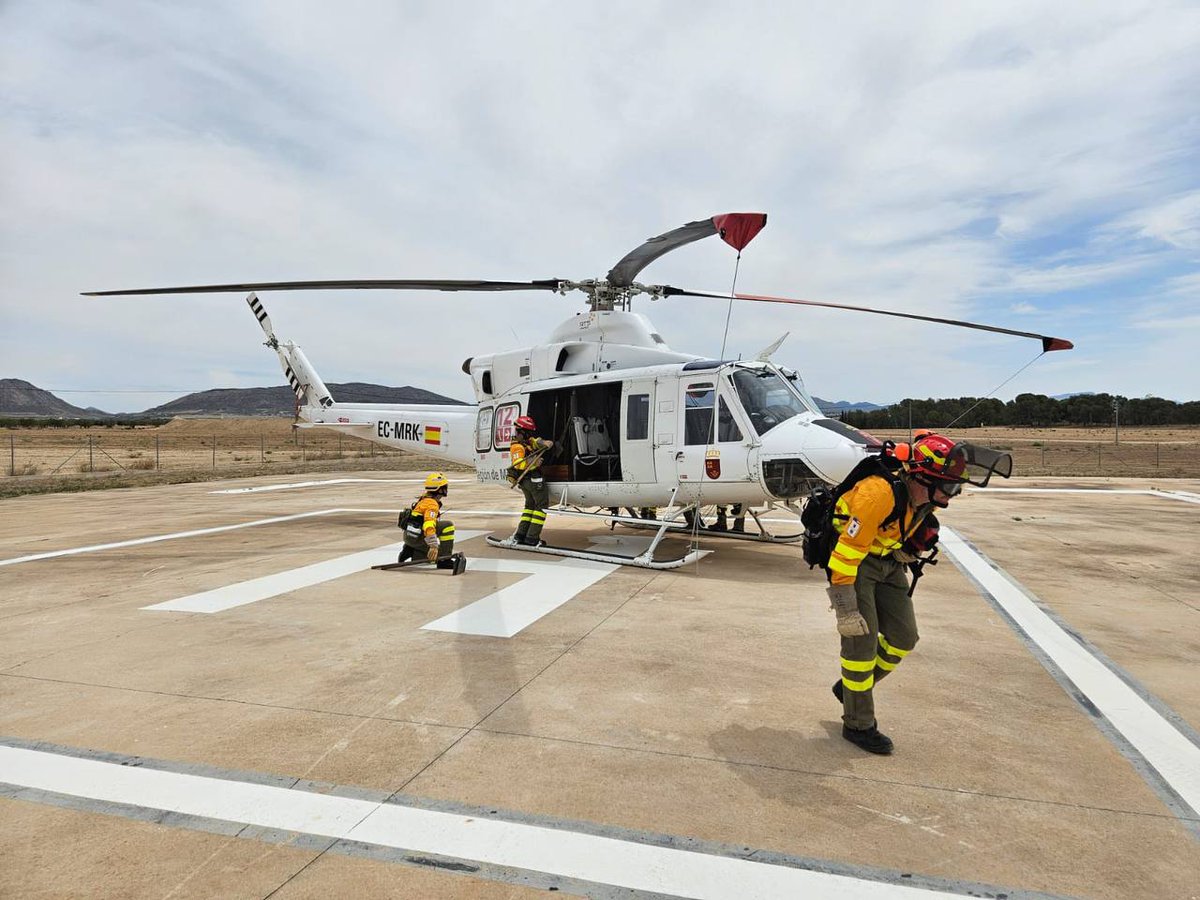 [ADIESTRAMIENTO] 📢 #Ofiseg y Comandante han verificado protocolos y seguridad con #AAMM_MURCIA y #BRIHELI en #CEDEMUR #LaPila 🔹️Embarque y desembarque en seco + intervención con motorización ➡️ Se incorporan nuestros coordinadores de medios aéreos #COA #Abarán #BBFF