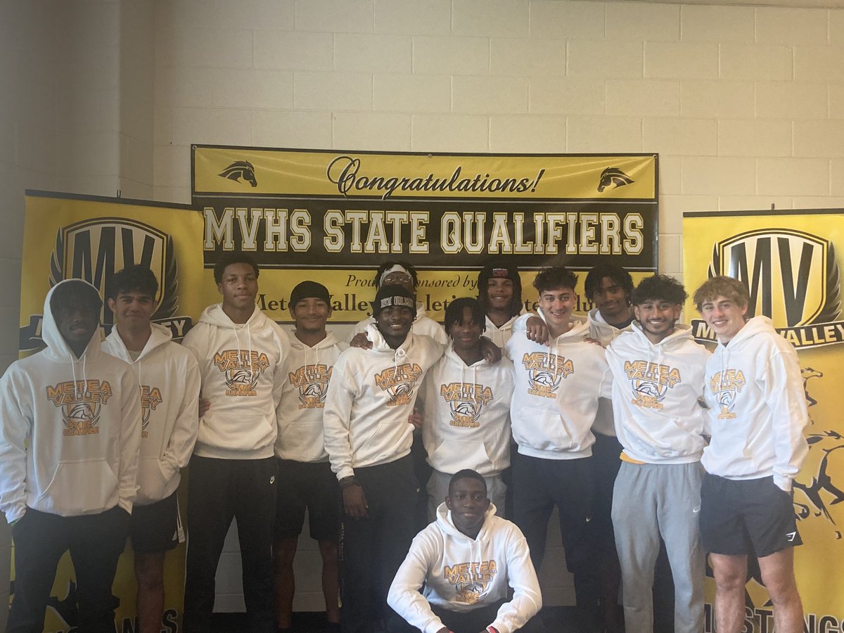 MVMensXCTF's tweet photo. Here are our State qualifiers at the send off breakfast this morning.  Ready to roll and compete at the @IHSAState Boys Track &amp; Field meet this weekend! @MeteaAthletics @MeteaBoosters @meteavalley https://t.co/wtkoogO8j5