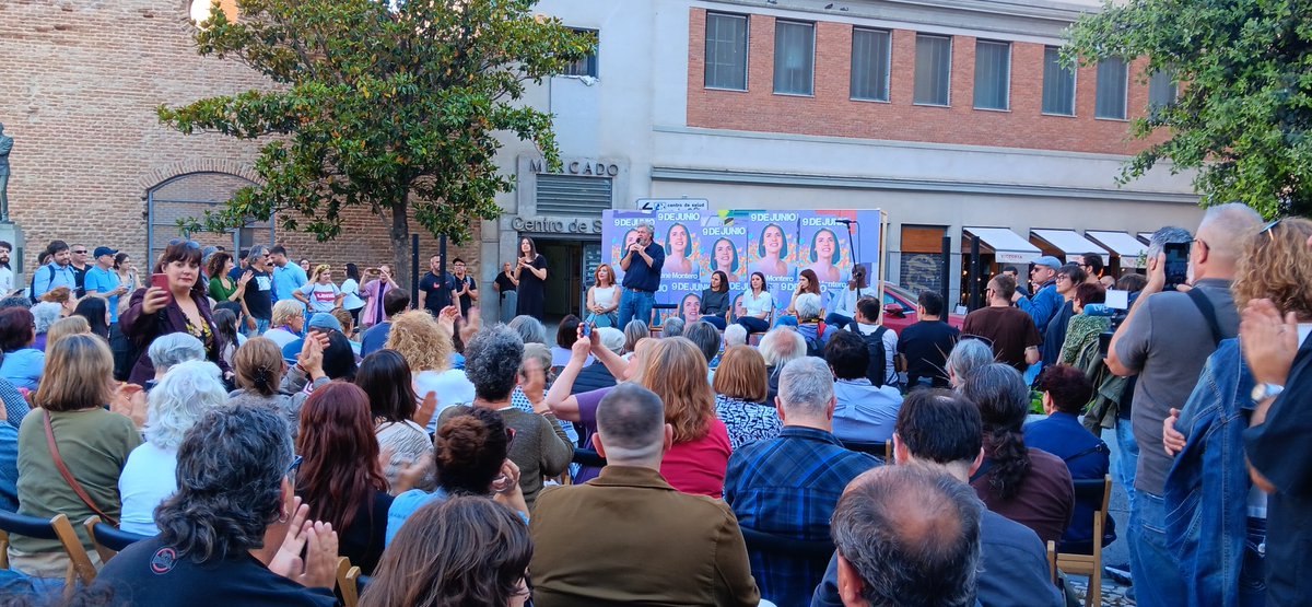 En Lavapiés, la militancia de @Podemos a tope con @IreneMontero, @ionebelarra, @isaserras, @CambrolleMar, @Serigne_Mbaye_ y @juralde Y convencida de que #SiSePuede