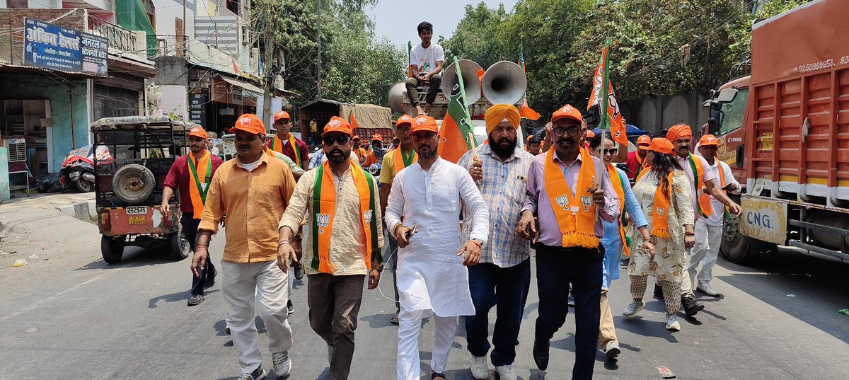 SatishKumar4BJP's tweet photo. विकसित भारत का संकल्प होगा साकार
फिर एक बार मोदी सरकार 
श्री योगेन्द्र चंदोलिया जी के जनसंपर्क समर्थन में बीजेपी को वोट डालने की अपील की 
जय भाजपा तय भाजपा https://t.co/itPq55QvMg