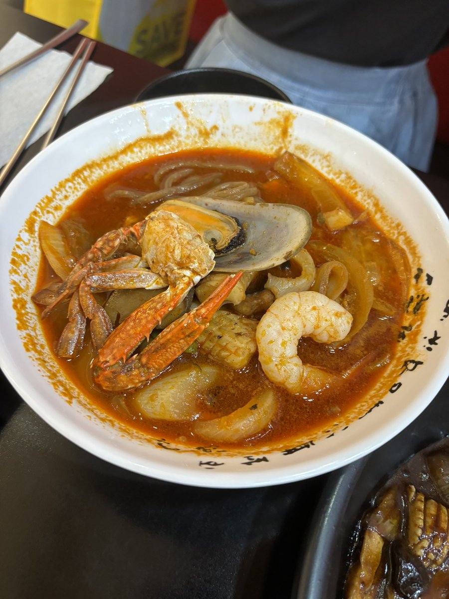yevliii's tweet photo. The best part of the day was the food hehe ๐ฅฐ๐ Went to this Chinese restaurant inside the mall and ate~
#Korea #atelikeapig #familyvacation #soyummy https://t.co/QziLMdLJyg