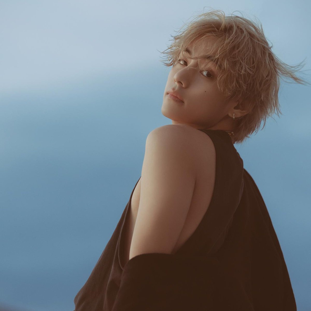 chartdata's tweet photo. #V's "Slow Dancing (Piano Ver.)" has now surpassed 100 million streams on Spotify. https://t.co/a68CRNOCJb