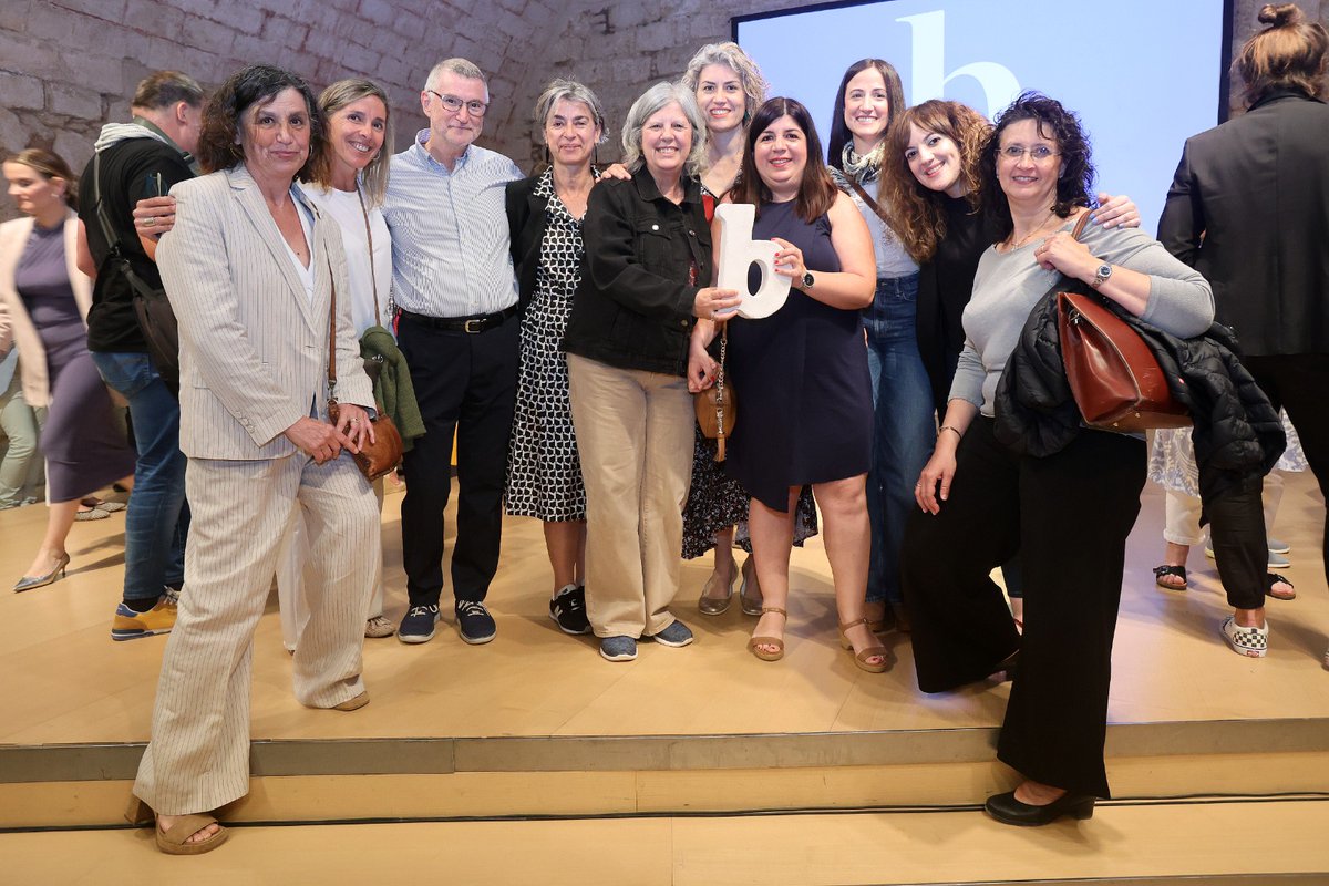 EducacioUIB's tweet photo. Molt honorats de rebre el Premi Bartomeu Picornell d’Educació del diari Ara Balears. Gràcies a tots els membres de la Facultat d’@EducacioUIB i als centres educatius col·laboradors. El nostre immens agraïment a l’@arabalears. Amb la vostra feina dignificau la professió docent. https://t.co/ZEOE2vZnQ7