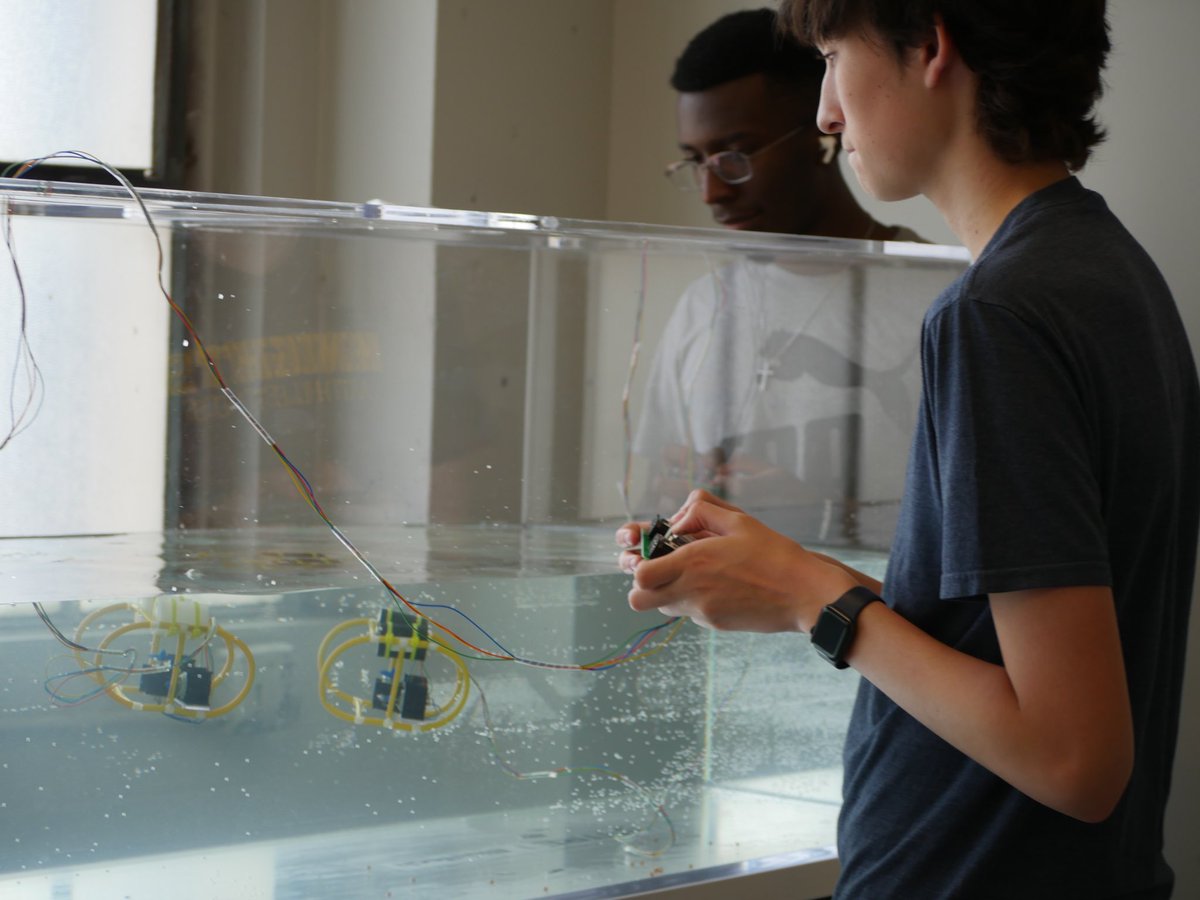 Two Summer academies for high school students! Apply today🎉Summer BlueTech Academy: massrobotics.org/stem/summer-bl… and Drone Academy: massrobotics.org/stem/summer-dr…