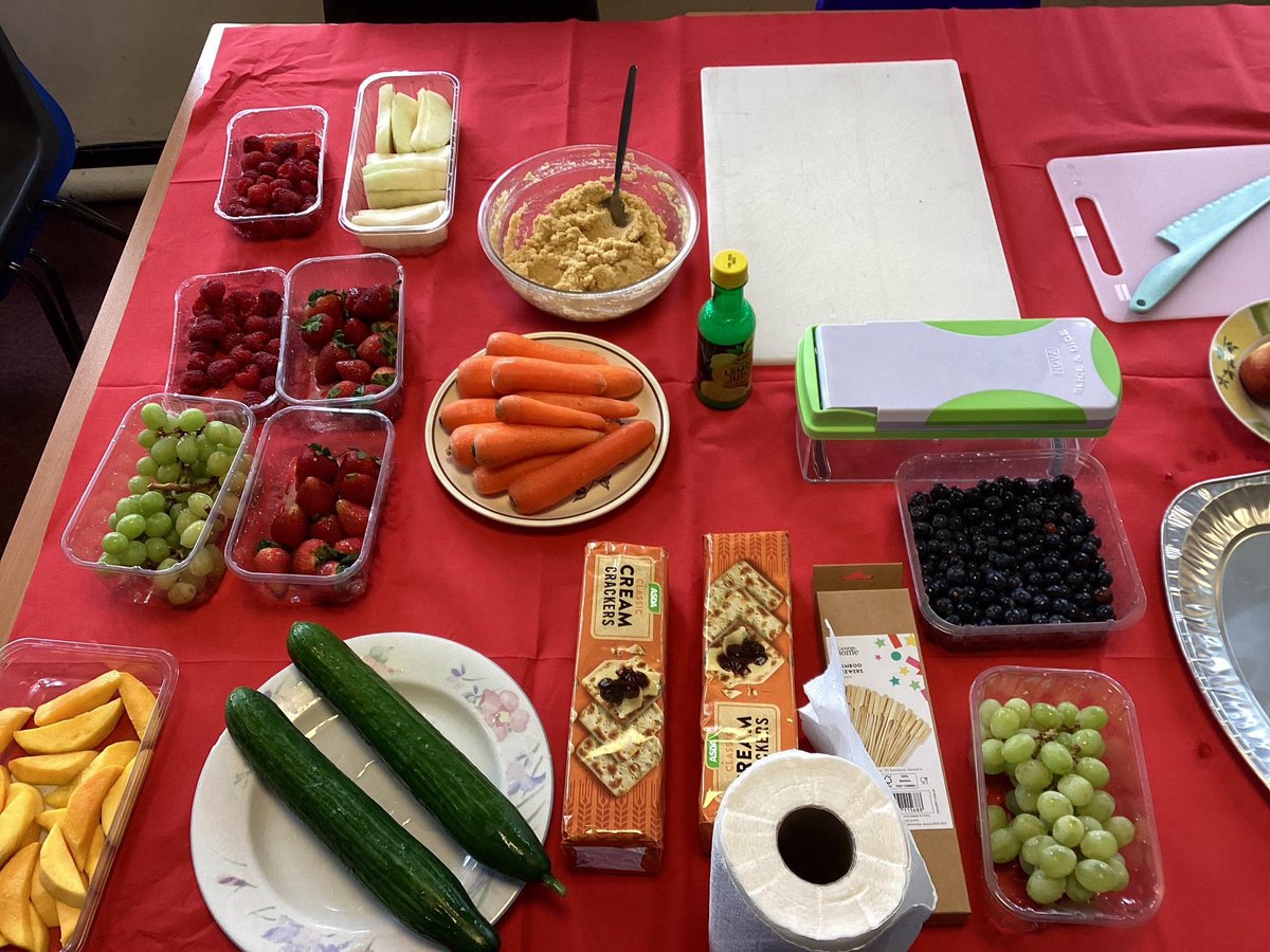 MissTaylor_19's tweet photo. Today’s PSHE! We ended our healthy eating unit making our own healthy snacks (fruit skewers, avocado on crackers and vegetable sticks with hummus). We tried lots of new tastes, talked about what makes a good healthy snack and reviewed the healthy snacks we made 🥑🍎🍇🍓#pshe https://t.co/r0W0UdVpen