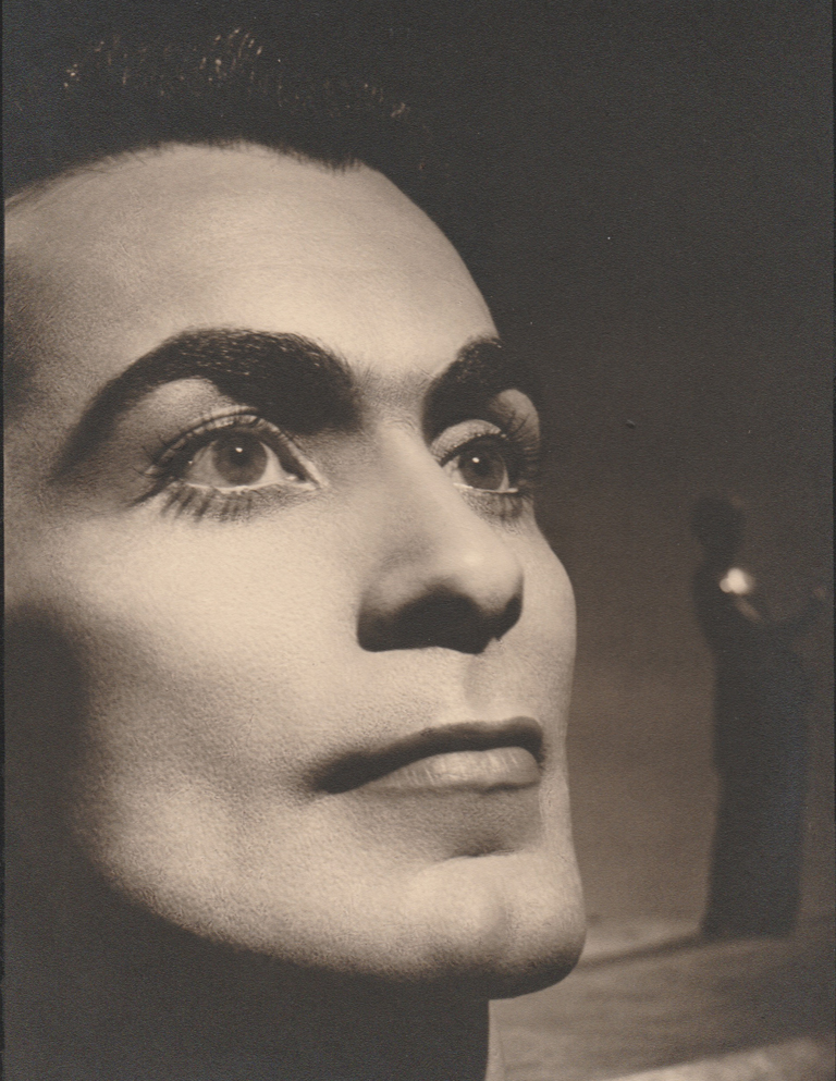 PDNBGallery's tweet photo. Angus McBean’s work is currently on view in our #exhibition celebrating the 100th year of #Surrealism, A Bit of Surrealism. Gallery hours: 11am–5pm, Tues-Sat, stop by to view Angus McBean’s work in person!
#AngusMcBean, Hugh Laing, c. 1950’s
Angus McBean, Hugh Laing, c. 1950’s https://t.co/iI4Lx7y5E2