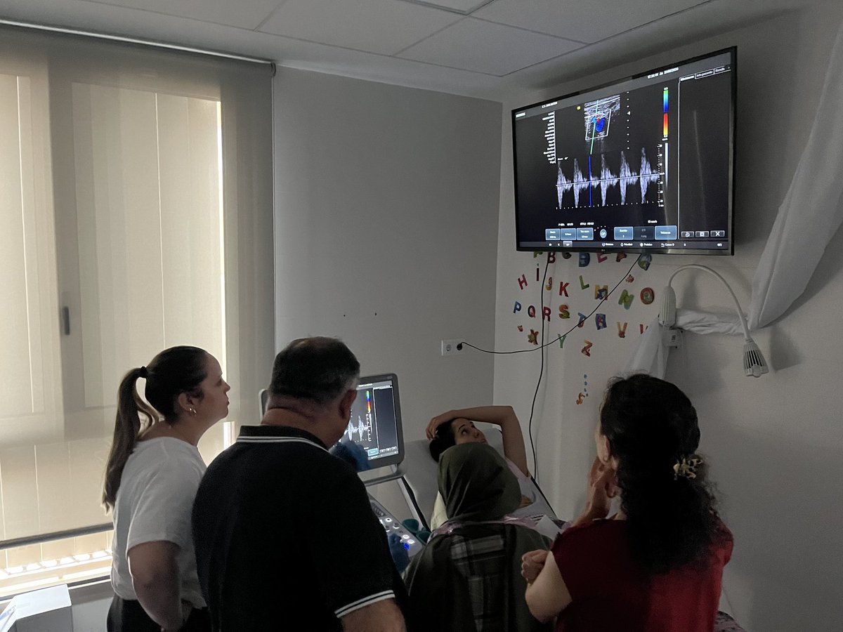 Centro de Salud San Antón tweet media