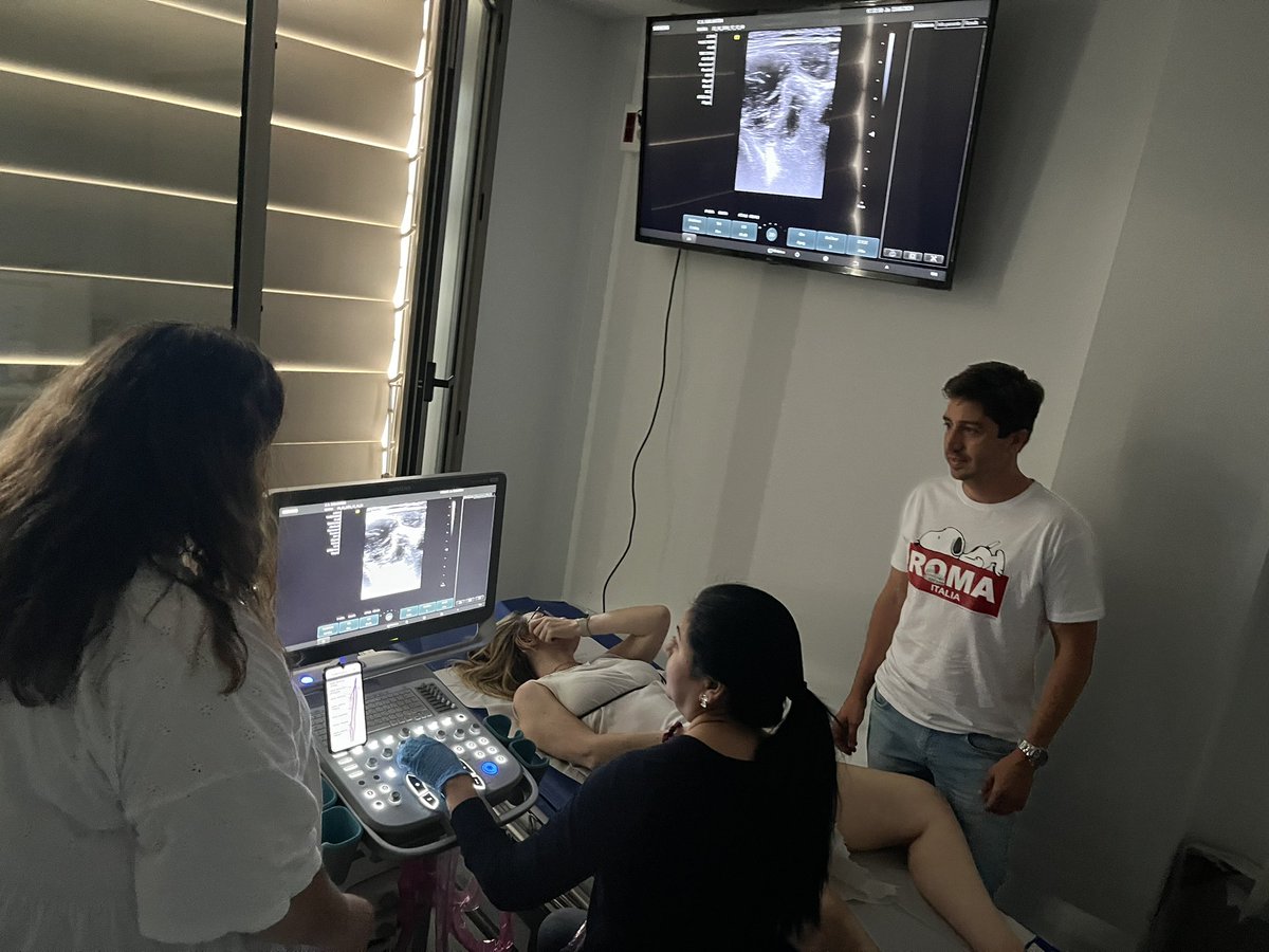 Centro de Salud San Antón tweet media