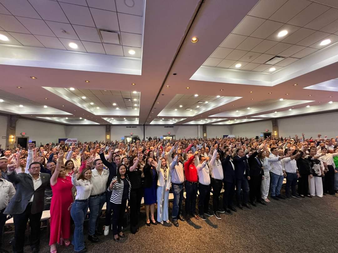 MARTHARUBIOO's tweet photo. ¡Hoy asistí a la presentación del plan de gobierno “Reynosa al 100” de Luis “Cachorro” Cantú, Candidato a la Presidencia Municipal de la Coalición Pan-Pri donde dio a conocer alternativas de solución a los problemas de Reynosa y lograr la modernización de los servicios! 💙🐾❤️ https://t.co/JSRflfwhcD