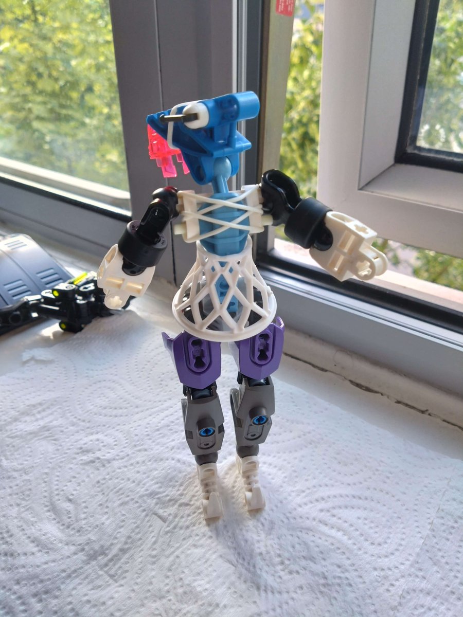 shorjok's tweet photo. Pristal Palterbaze WIP #bionicle #lego https://t.co/92HqE3M8xM