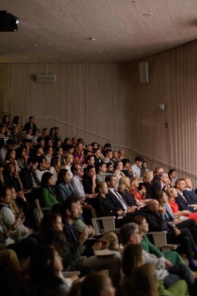 IS_UrbanHealth's tweet photo. Amazing turnout yesterday at the @NormanFosterFdn #HealthyCities Public Debates series!

We had a great time participating in this inspiring event where our ED @gsebag along with colleagues from @ISGLOBALorg &amp; many more explored the intersection of #healthcare and #urban living! https://t.co/YlDmdUUvt6